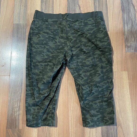 Lee Riders CAMO CAPRI Pants Stretch Waist - Picture 2 of 3